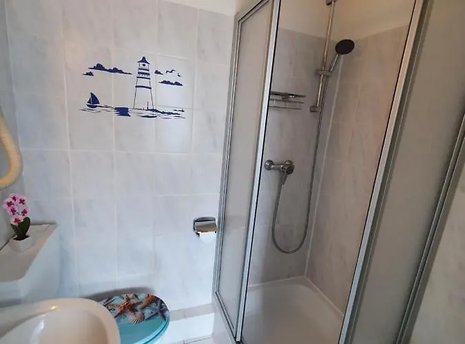 Apartman 103 Im Haus Seehuette Direkt Am In Duhnen Mit Seesicht In Der Ferne Cuxhaven